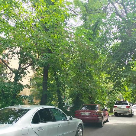 Квартира Рядом Арбата, Гоголя 92 Almaty Ngoại thất bức ảnh