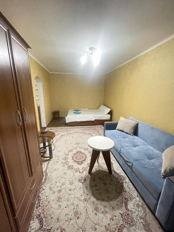 Квартира Рядом Арбата, Гоголя 92 Almaty Ngoại thất bức ảnh
