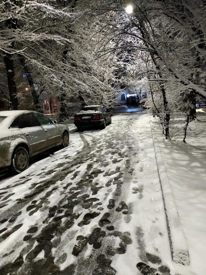 Квартира Рядом Арбата, Гоголя 92 Almaty Ngoại thất bức ảnh