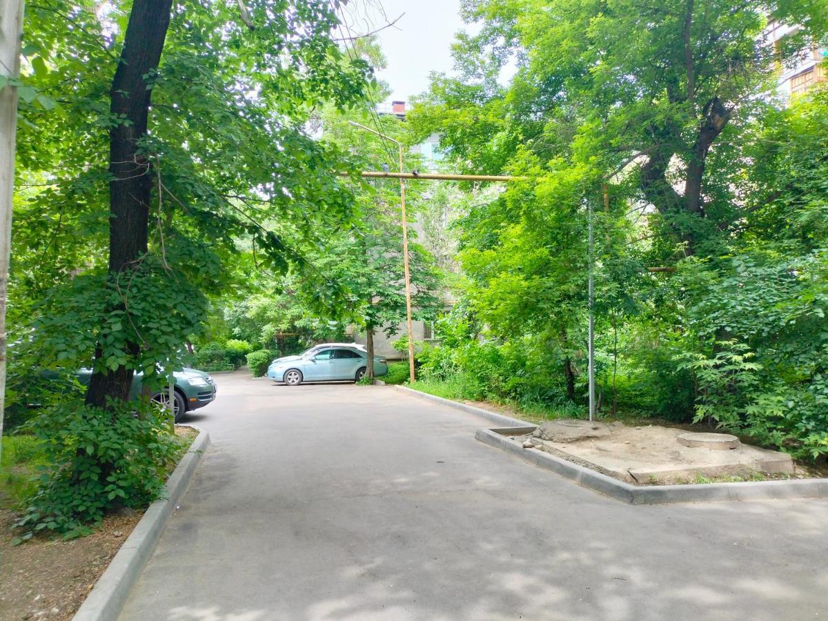 Квартира Рядом Арбата, Гоголя 92 Almaty Ngoại thất bức ảnh