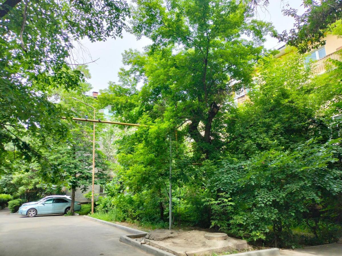 Квартира Рядом Арбата, Гоголя 92 Almaty Ngoại thất bức ảnh
